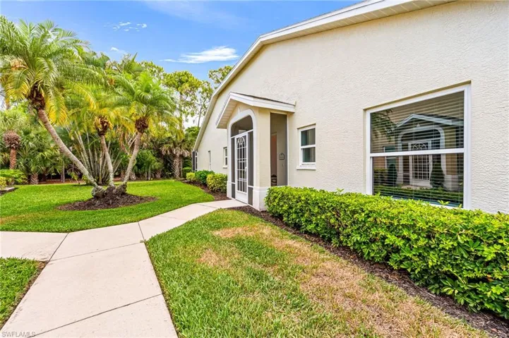5696  Greenwood  CIR, Naples, FL 34112