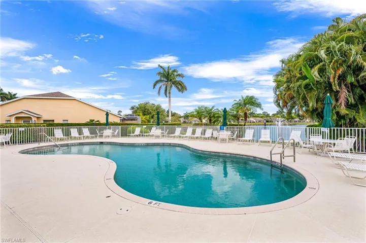 5696  Greenwood  CIR, Naples, FL 34112