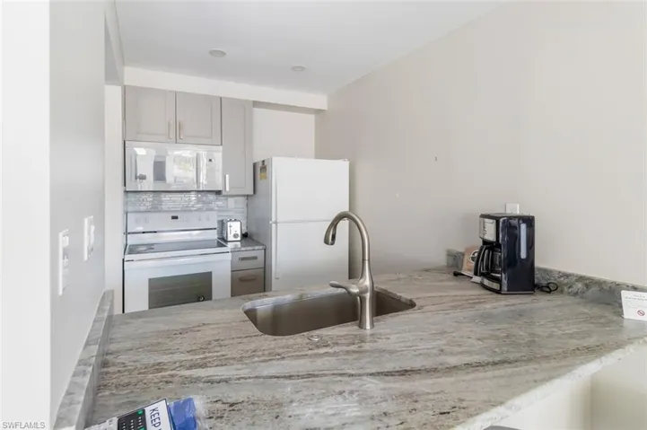 Gorgeous upgraded granite countertops