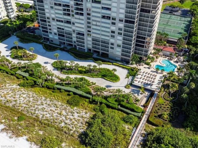 Aerial view of a pool and apartment complex / building