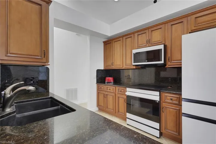 1330 11th St Sw, Naples, Florida 34117