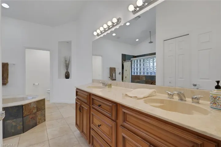 1330 11th St Sw, Naples, Florida 34117