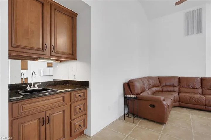 1330 11th St Sw, Naples, Florida 34117