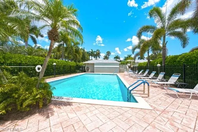 1660 Royal Cir 101, Naples, Florida 34112