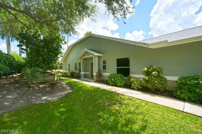 1660 Royal Cir 101, Naples, Florida 34112