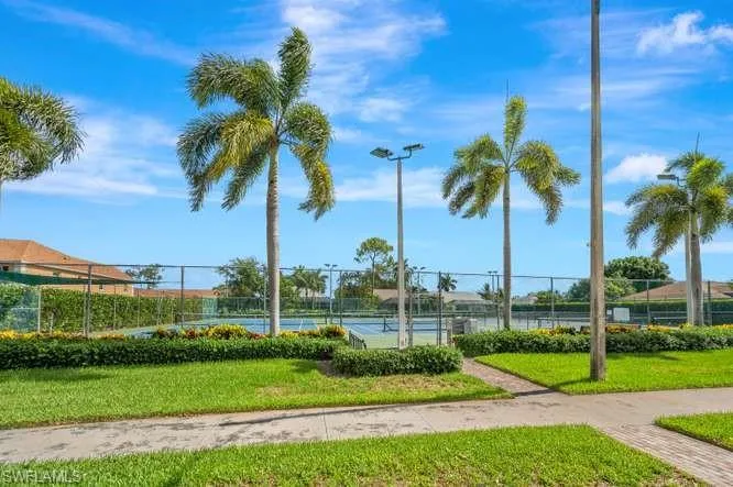 1660 Royal Cir 101, Naples, Florida 34112