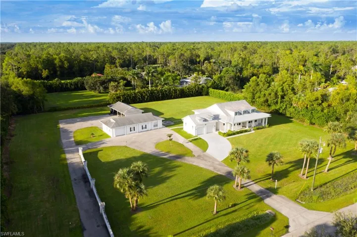 Main home, guest home, pole barn with private driveway.