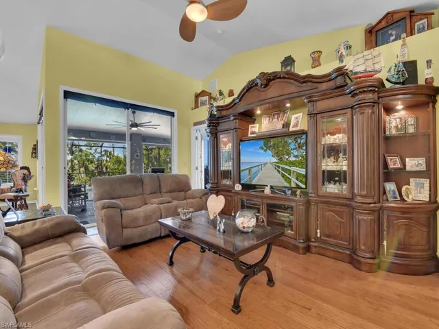 4304 Ne 23rd Pl, Cape Coral Fl 33909