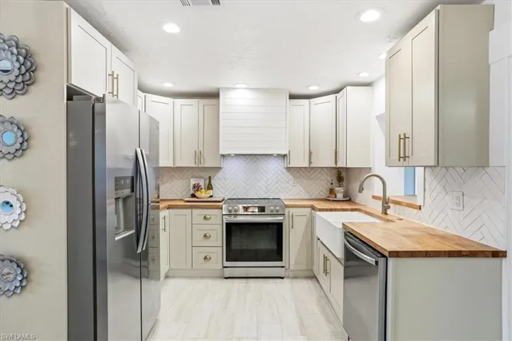 3880 Estey Ave, Naples, Florida 34104