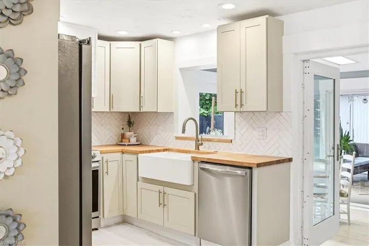 3880 Estey Ave, Naples, Florida 34104