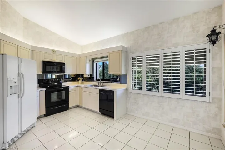 16540 Heron Coach Way 406, Fort Myers, Florida 33908