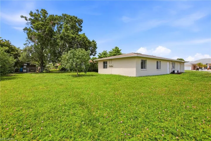 2237 Iris Way, Fort Myers, Florida 33905