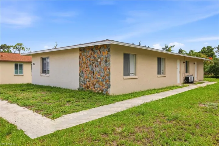 2237 Iris Way, Fort Myers, Florida 33905