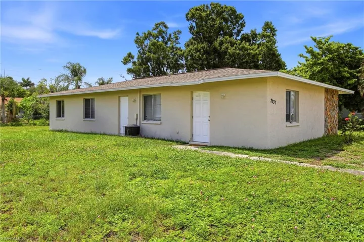 2237 Iris Way, Fort Myers, Florida 33905