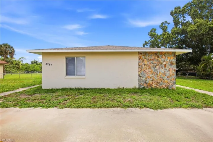 2237 Iris Way, Fort Myers, Florida 33905