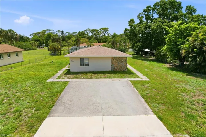 2237 Iris Way, Fort Myers, Florida 33905