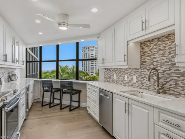 Eat in kitchen with views