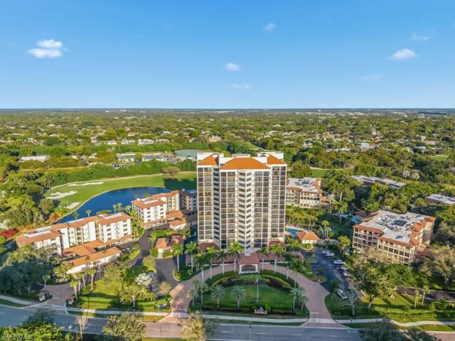 Chateaumere Royale and Chateaumere community