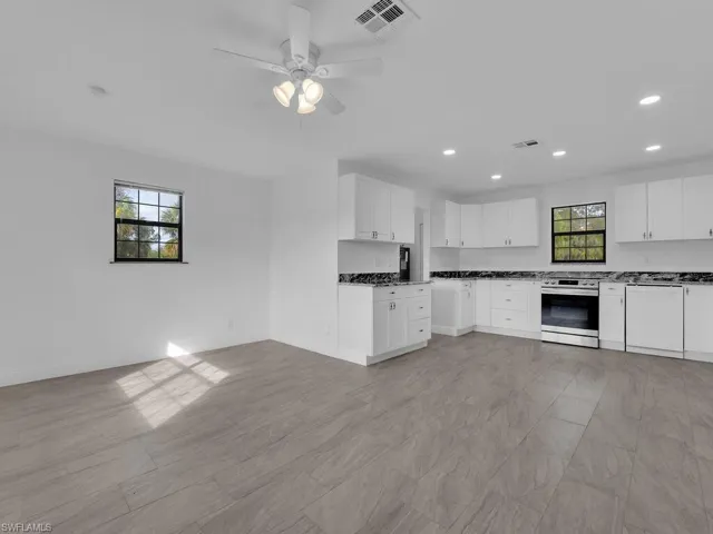Dining Area & Kitchen