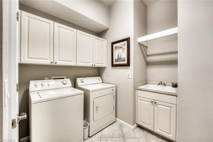 FABULOUS LAUNDRY ROOM STORAGE