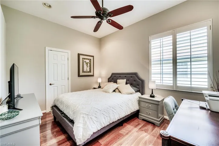 GUEST BEDROOM 2OFFERS WOOD FLOORING