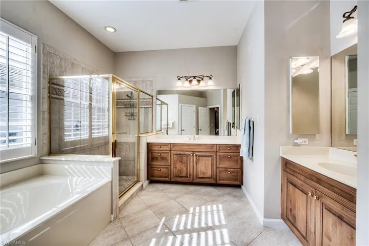 SEPARATE TUB AND SHOWER