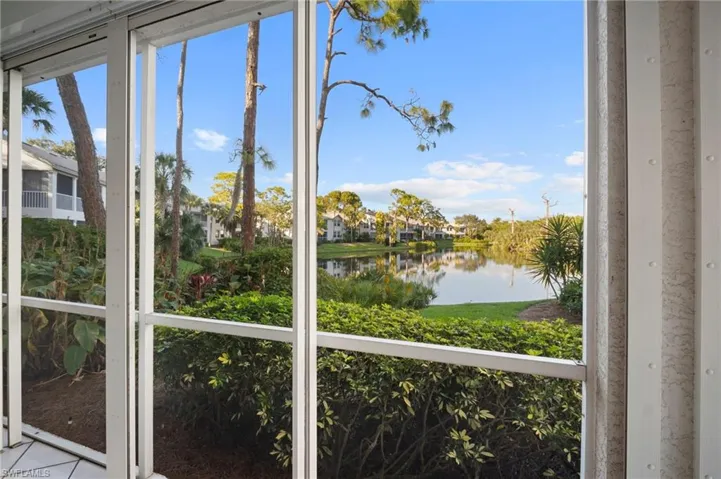 Panoramic views of the beauty of Harbor Lakes.