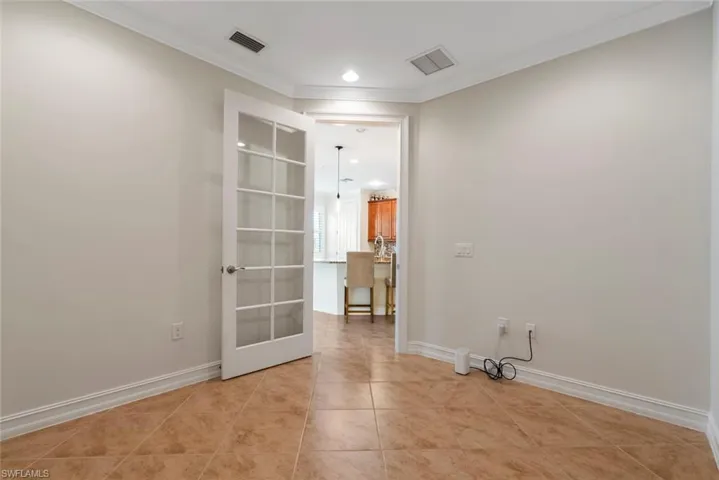 Office/Den Unfurnished