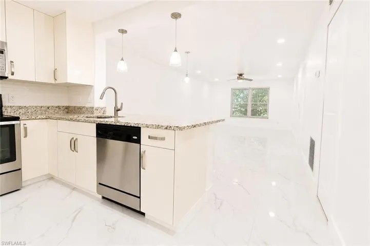 2504 Se 16th Pl 104, Cape Coral, Florida 33904