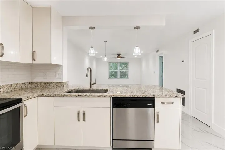 2504 Se 16th Pl 104, Cape Coral, Florida 33904