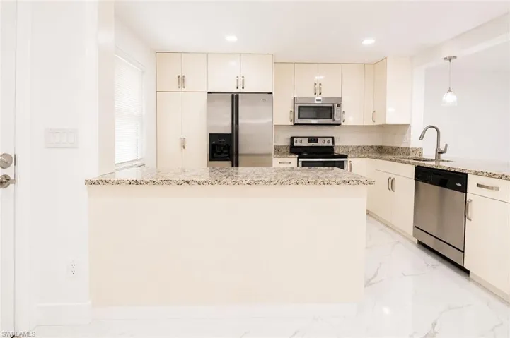 2504 Se 16th Pl 104, Cape Coral, Florida 33904
