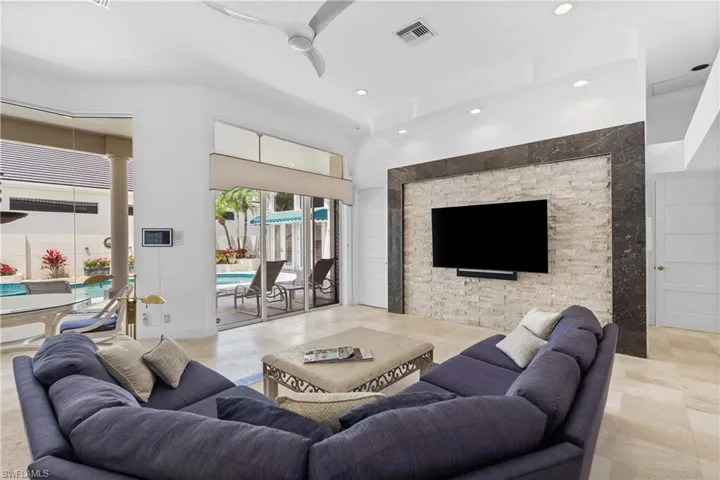 Nicely appointed stone accent wall