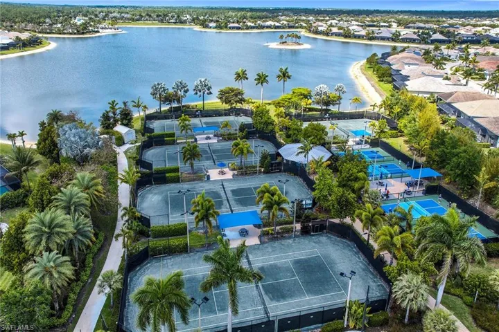 14815  Edgewater  CIR, Naples, FL 34114
