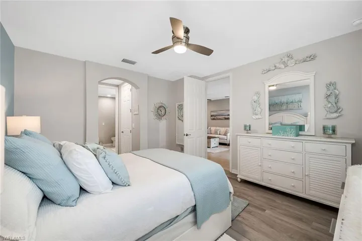 14815  Edgewater  CIR, Naples, FL 34114