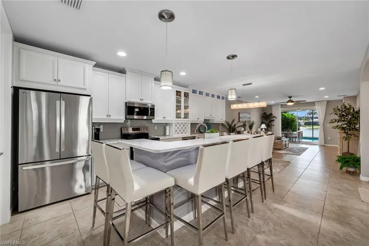 14815  Edgewater  CIR, Naples, FL 34114