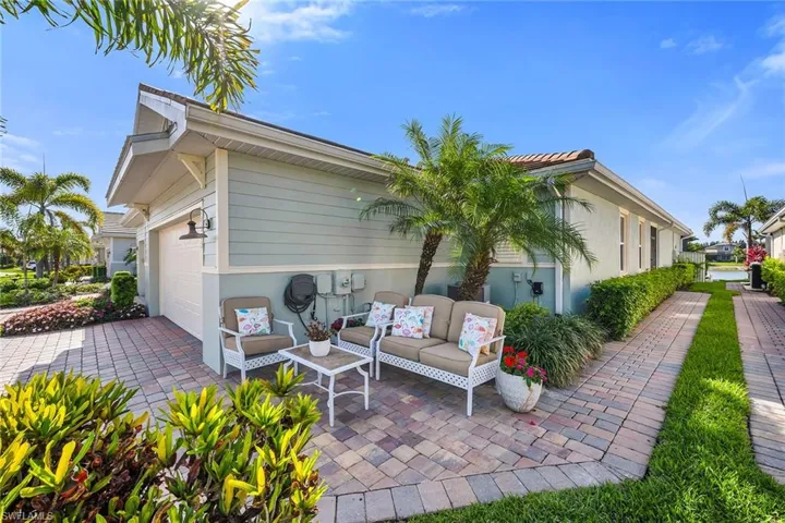 14815  Edgewater  CIR, Naples, FL 34114
