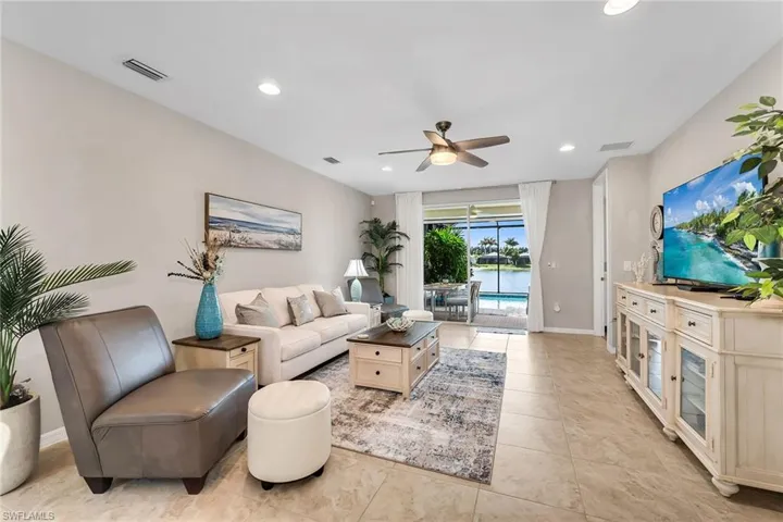 14815  Edgewater  CIR, Naples, FL 34114