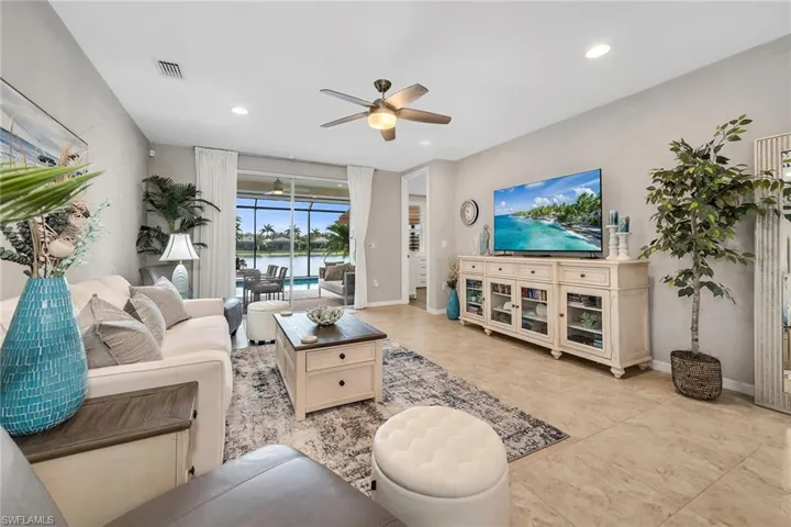 14815  Edgewater  CIR, Naples, FL 34114