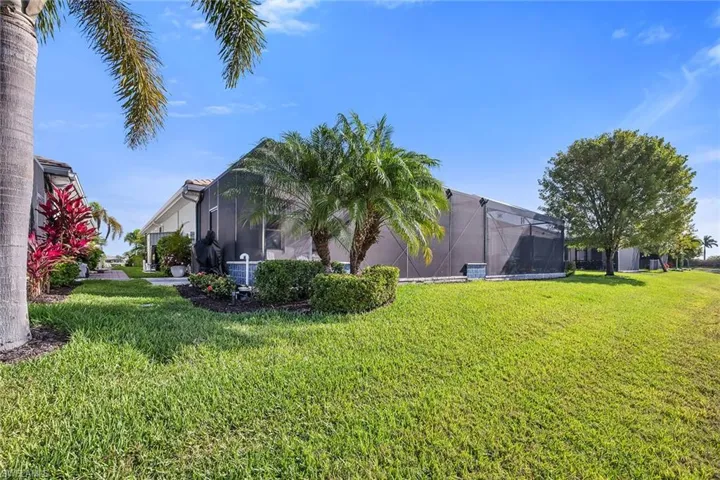 14815  Edgewater  CIR, Naples, FL 34114