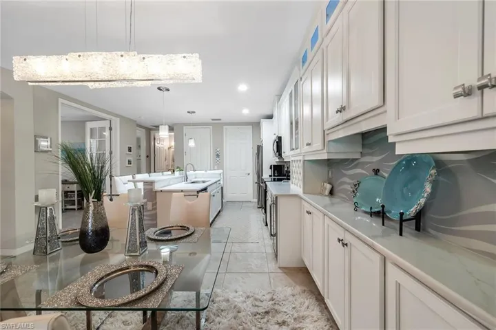 14815  Edgewater  CIR, Naples, FL 34114