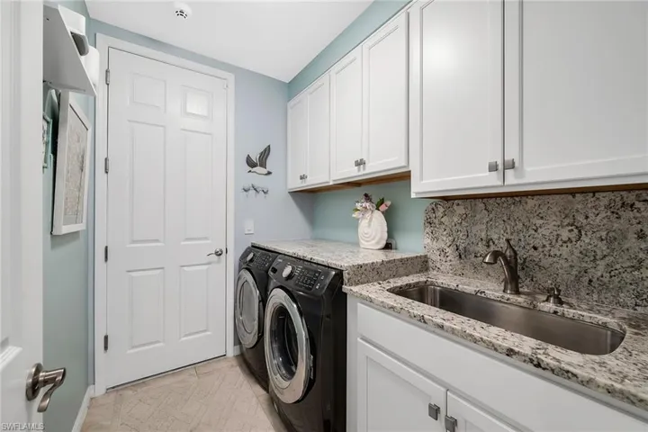14815  Edgewater  CIR, Naples, FL 34114