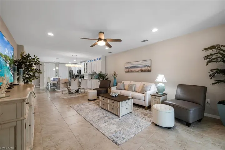 14815  Edgewater  CIR, Naples, FL 34114