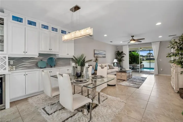 14815  Edgewater  CIR, Naples, FL 34114