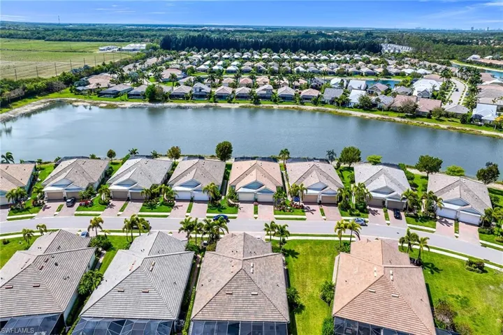 14815  Edgewater  CIR, Naples, FL 34114