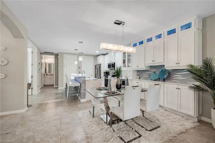 14815  Edgewater  CIR, Naples, FL 34114