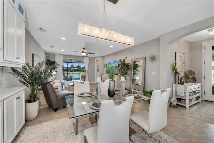 14815  Edgewater  CIR, Naples, FL 34114