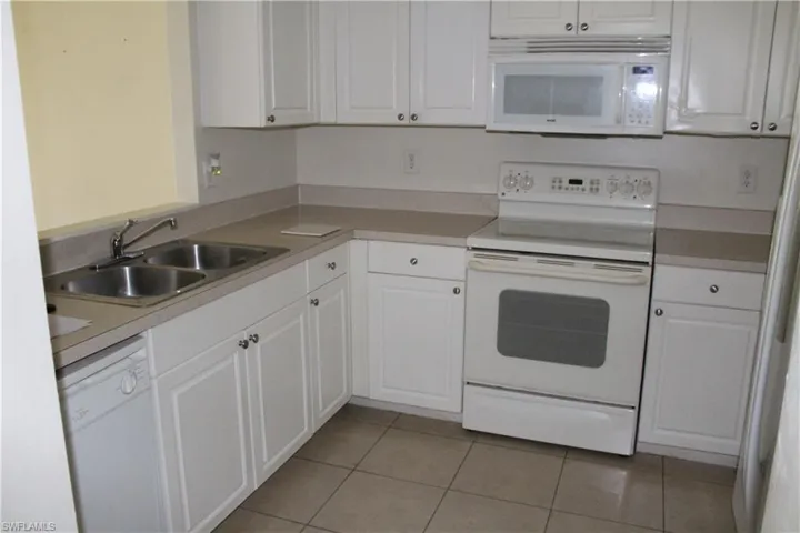 703 Se 8th Ter B, Cape Coral, Florida 33990