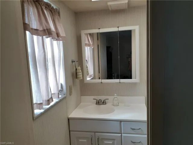 838 SE 41st ST, CAPE CORAL FL 33904