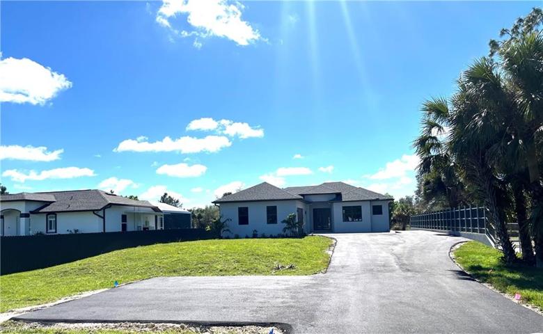 2782 Golden Gate BLVD E, NAPLES FL 34120