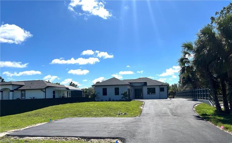 2782 Golden Gate BLVD E, NAPLES FL 34120